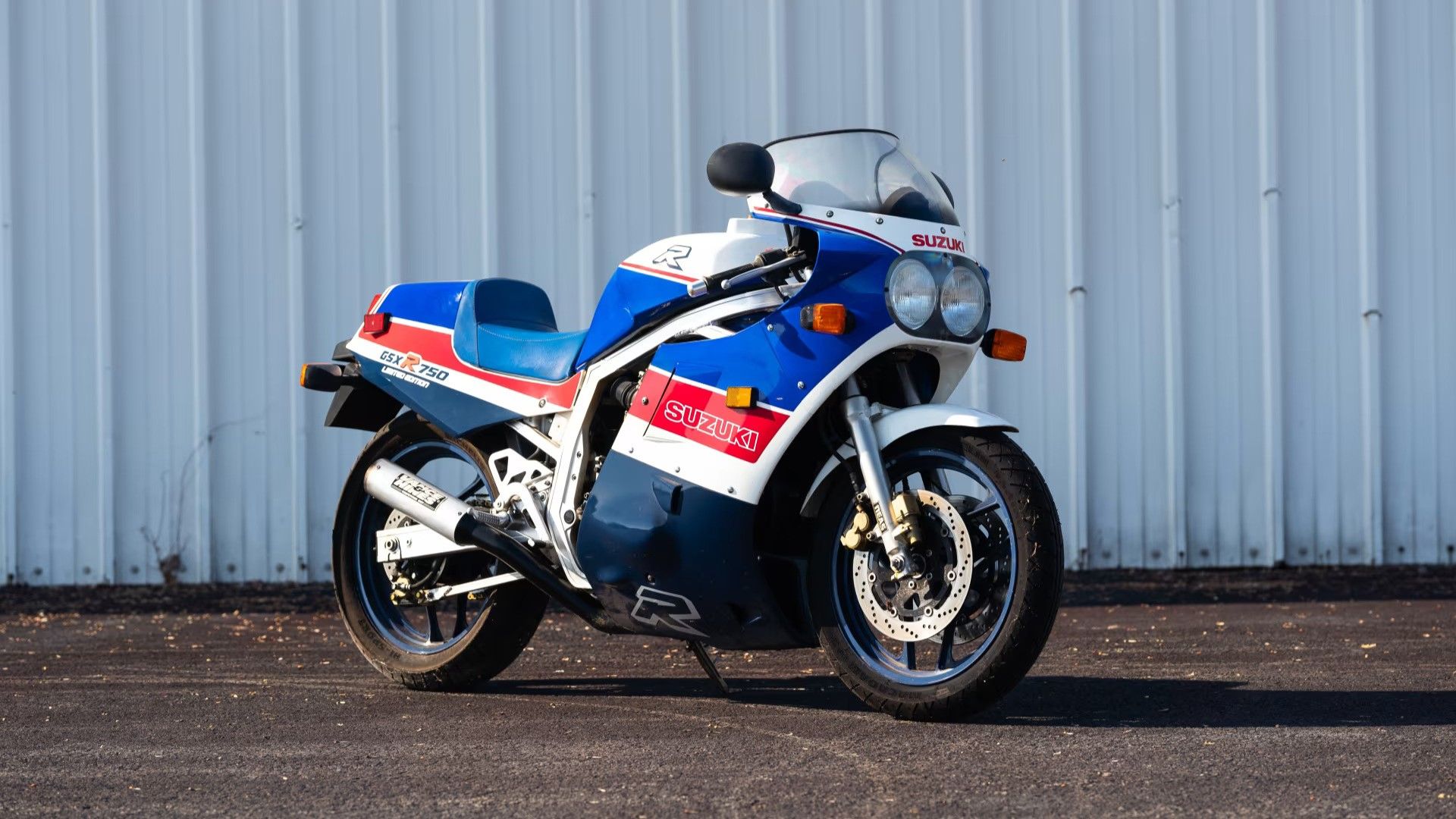 1985 GSXR750 Review Is This Classic Bike Right For You