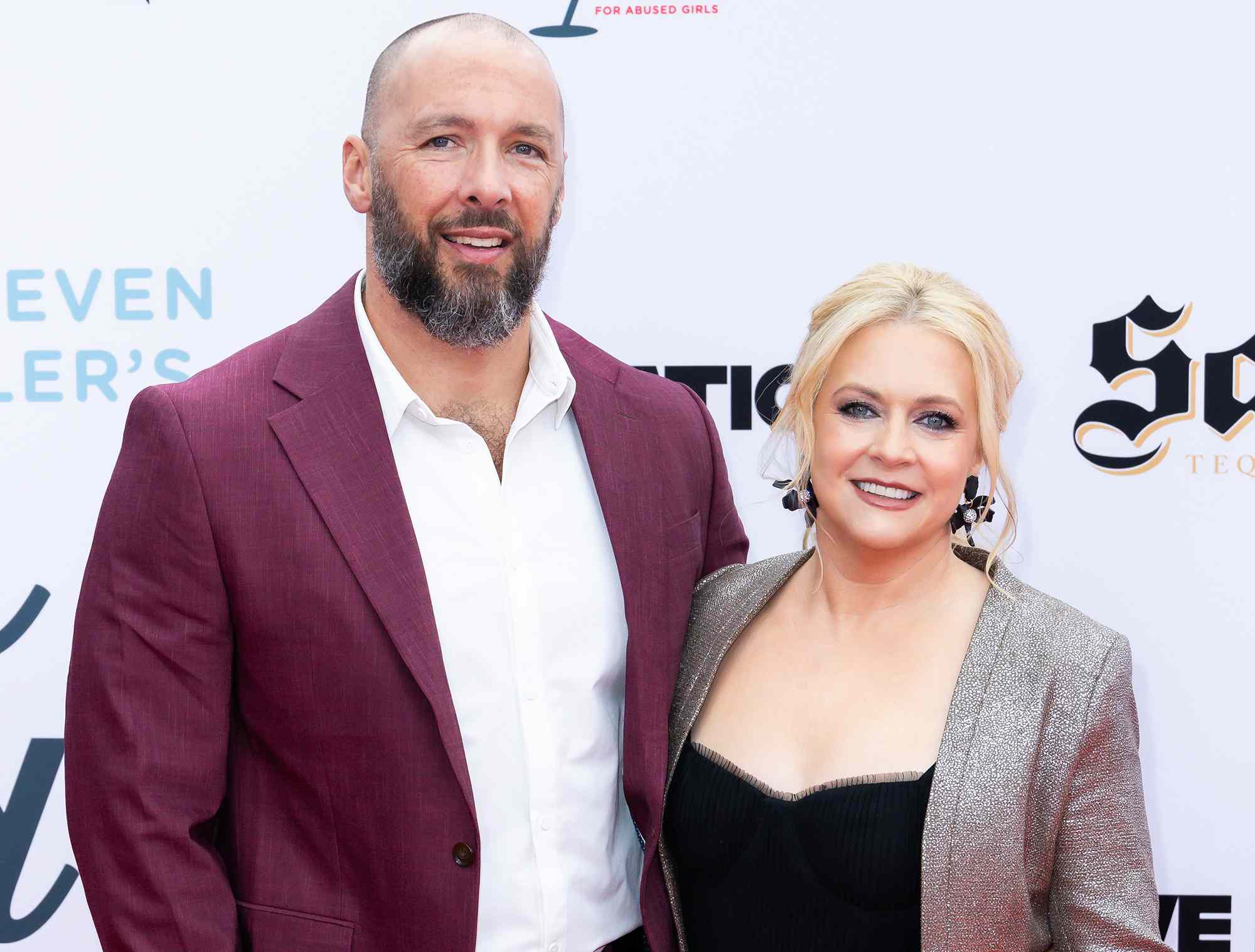 Mark Wilkerson and Melissa Joan Hart (A Look at the Hollywood Couples Life)