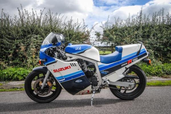 1985 GSXR750 Review Is This Classic Bike Right For You