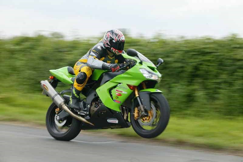 05 ZX10R Specs and Features (Everything You Need to Know)
