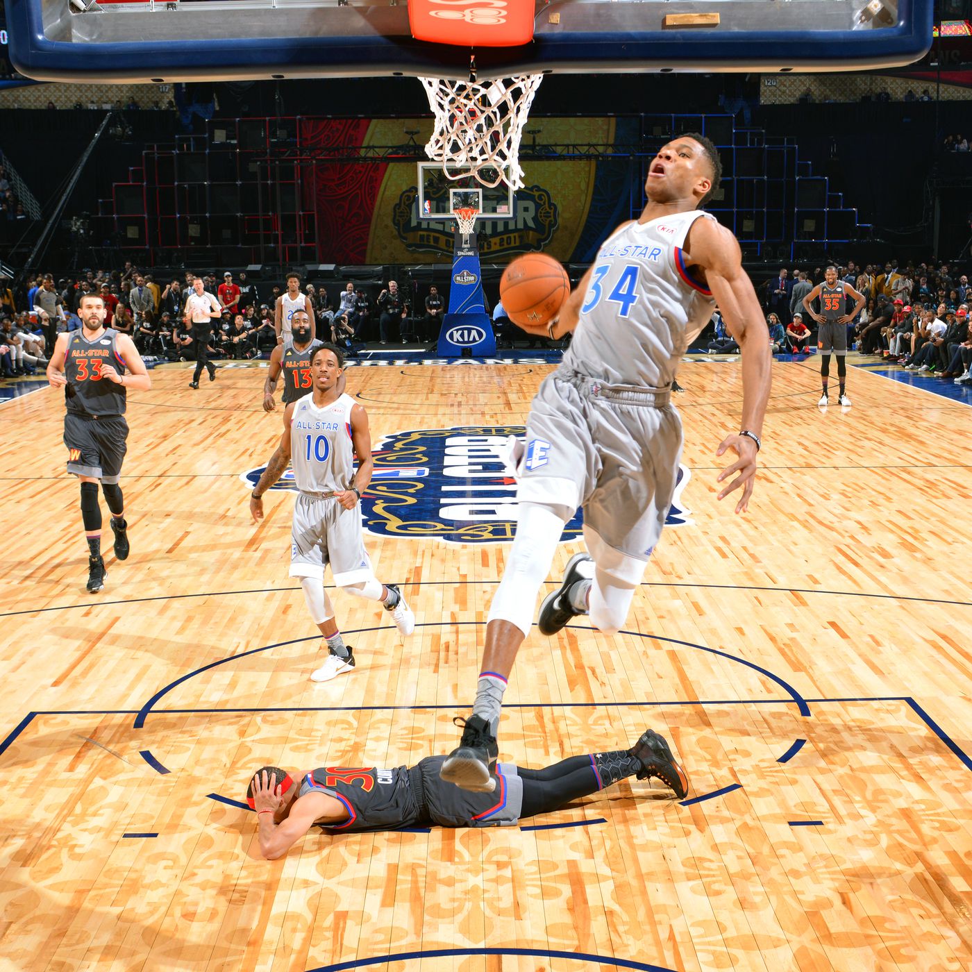 Awesome Pics of Giannis Antetokounmpo: Dunks, Blocks, and More!