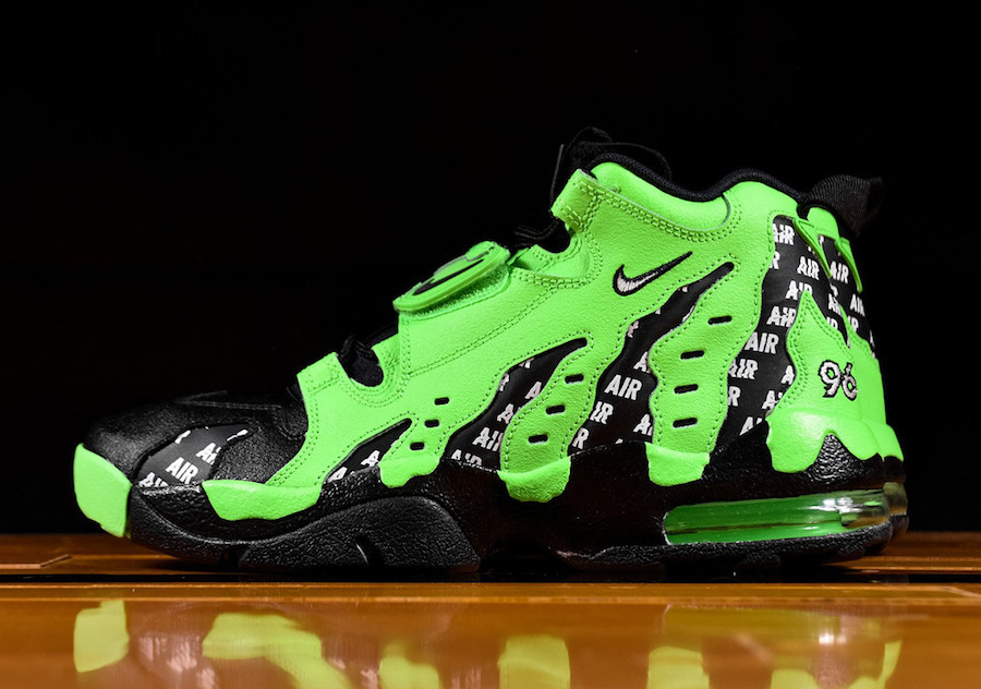 Nike Diamond Turf: A Look at the Classic Football Shoe.
