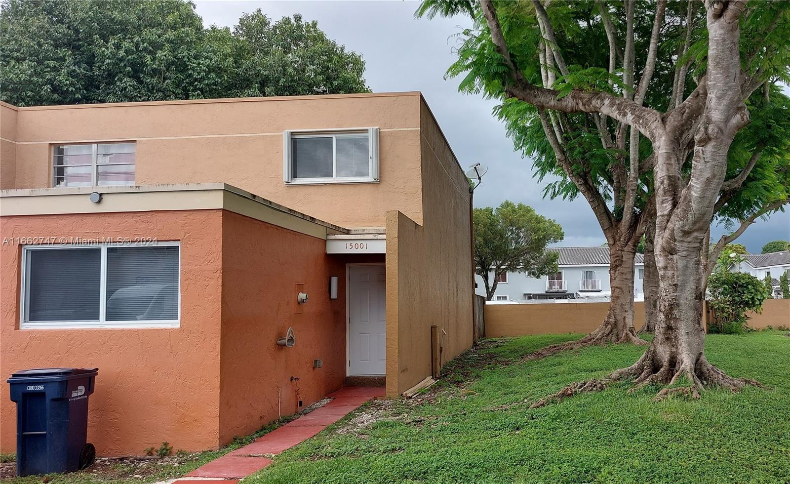 Living at 15214 SW 80th St Miami FL 33193 (Whats the Neighborhood Really Like?)