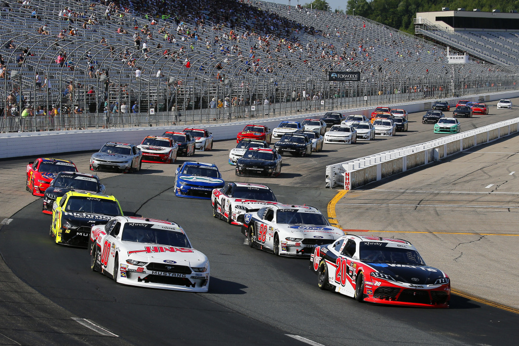 How Many Laps Does NASCAR Do? Get the Answer for Different Tracks!