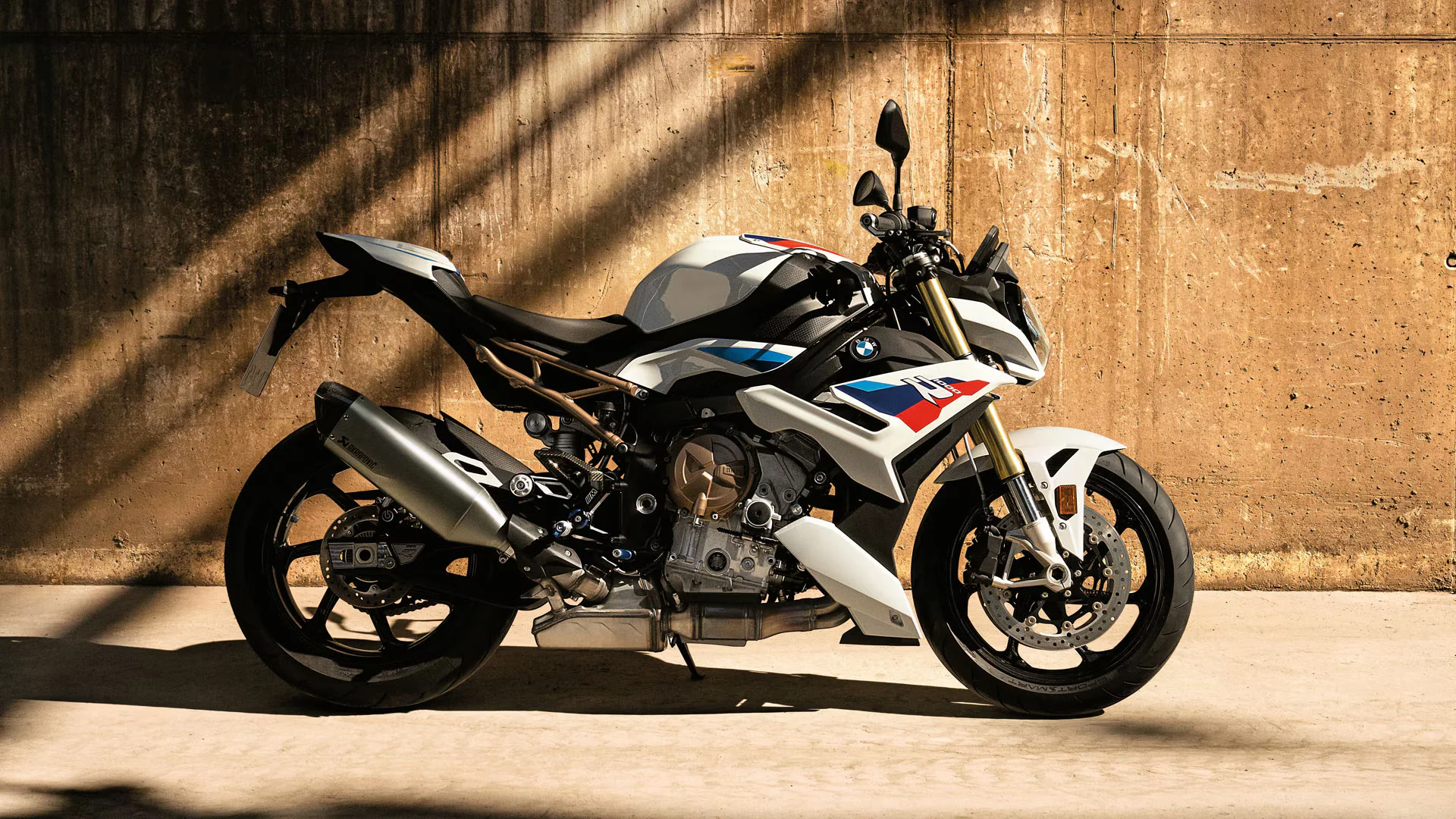 How do you pick the right bmw travel bike? Easy tips to help you choose the best one for you.