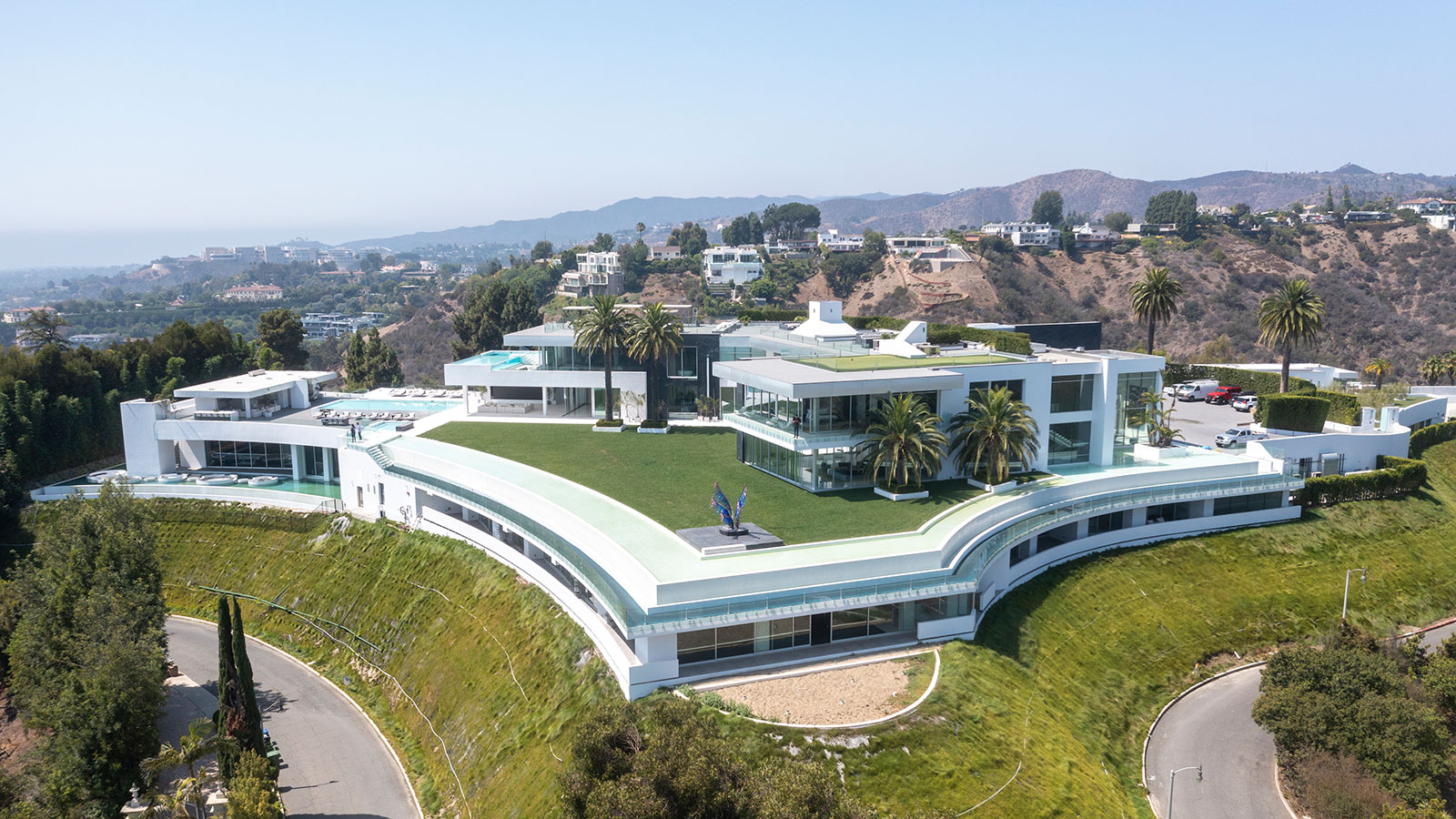 Trying to find the biggest house in the world? Here is the simple answer you are looking for!