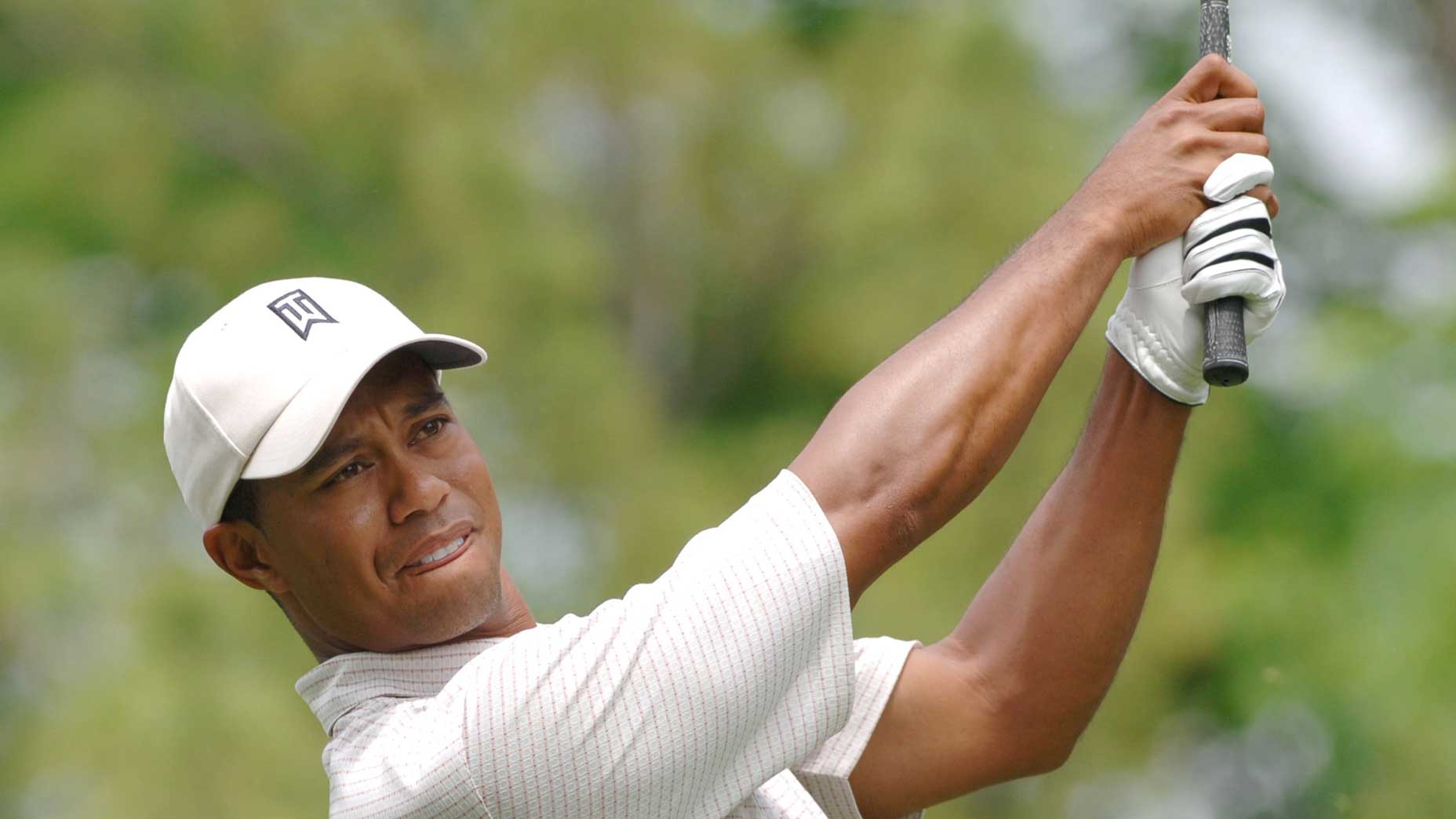 Wondering do all pro golfers interlock their fingers? Learn about the different grip options pros use.
