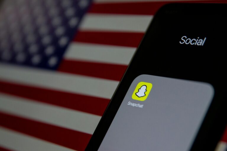 Snapchats FRL: What Does It Mean & How Do I Respond?
