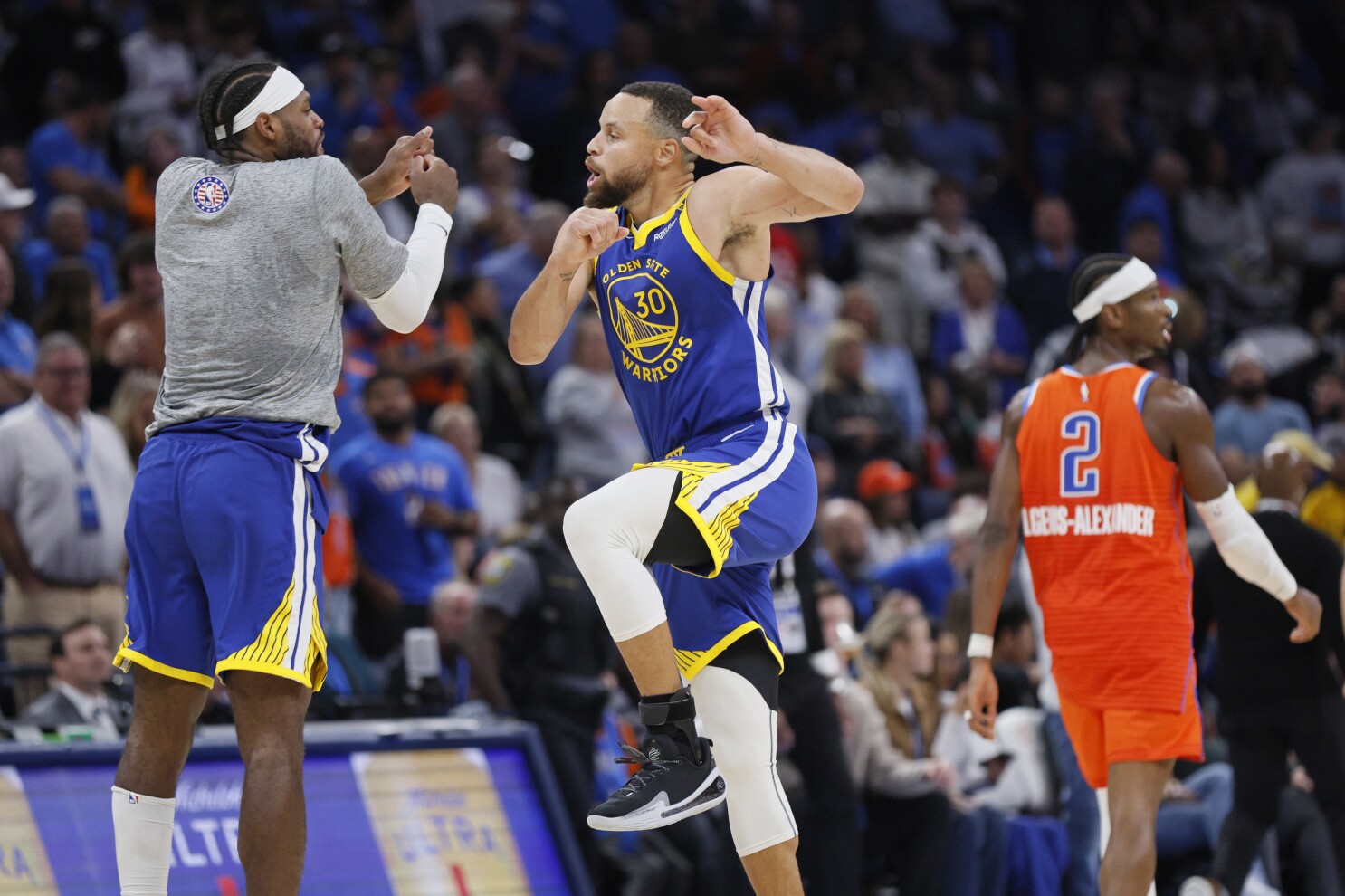 Golden State Warriors at Toronto Raptors Score Update: Get live results and key stats from the game.