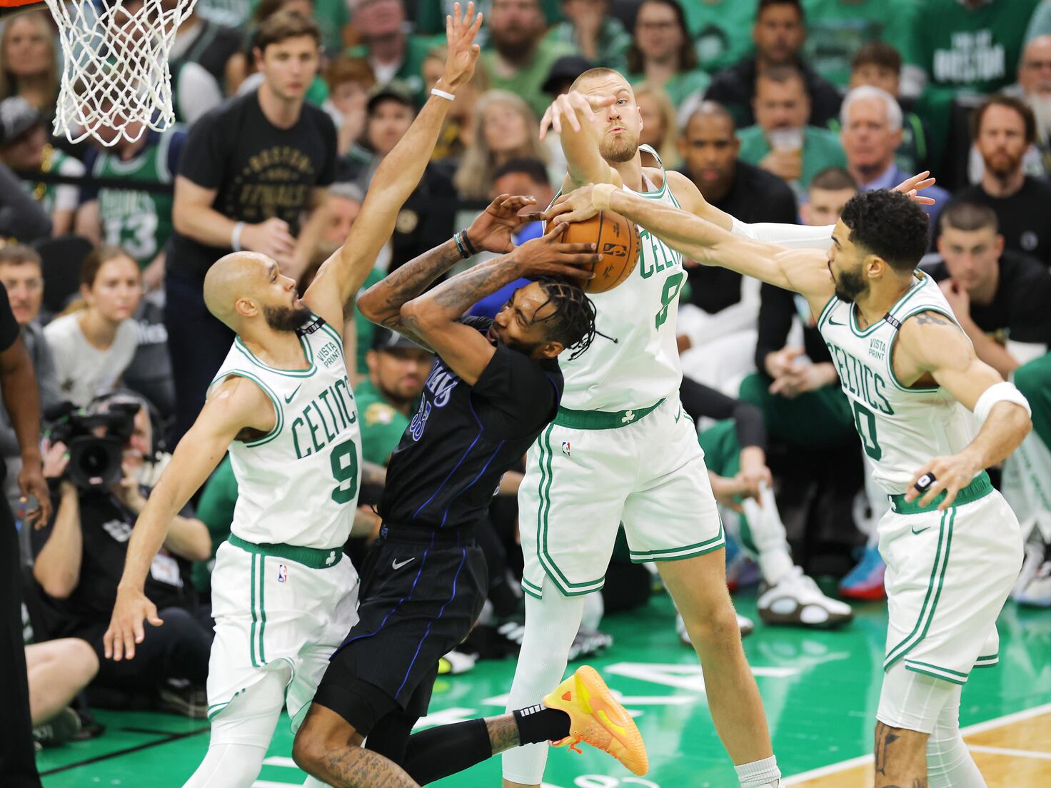 Whats the score between Dallas and Boston? Find the most recent game results right here quickly.