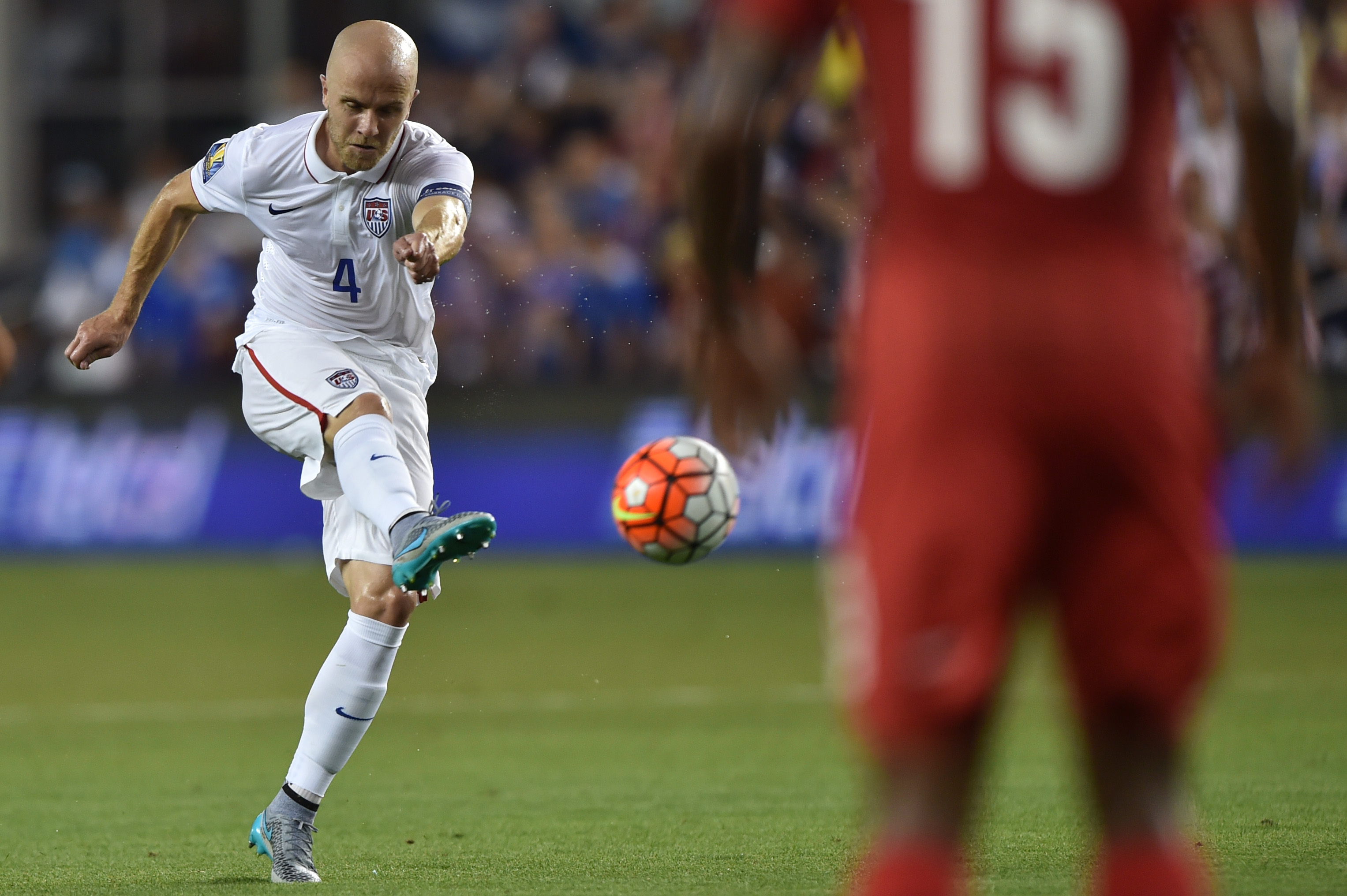 Why do fans love Luis Tejada so much? He always played with heart and scored for Panama!