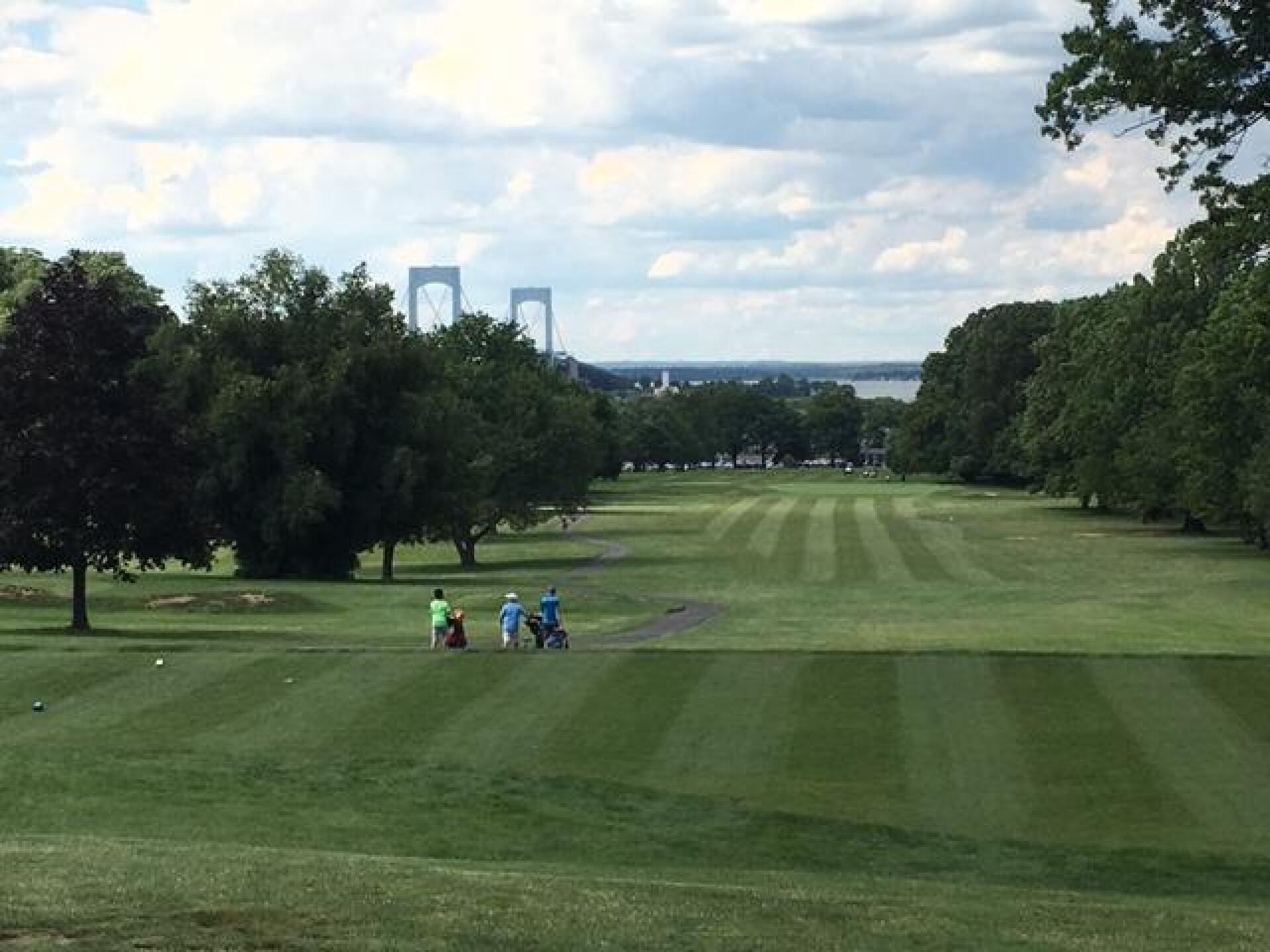 How to book clearview tee times? Follow these easy steps to get on the golf course.