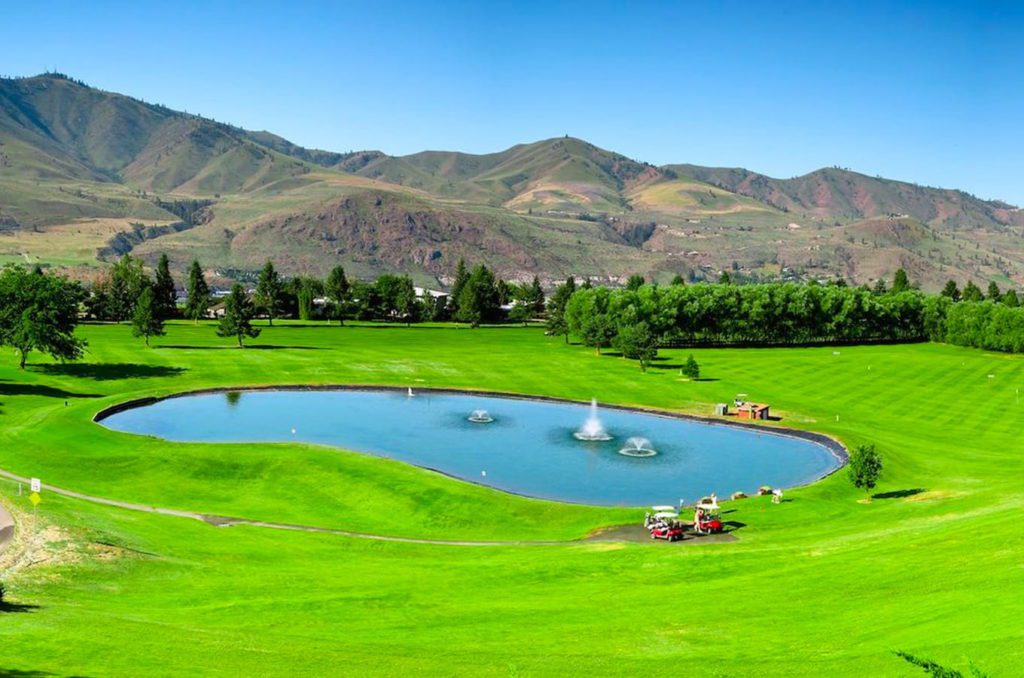 What's so great about a lake chelan golf course? Awesome scenic views and fun golf for everyone to enjoy!
