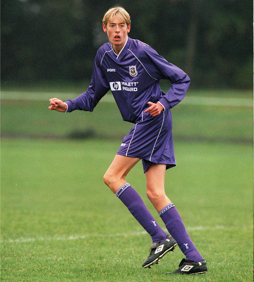 When did Peter Crouch play for Portsmouth? A simple look back at his time and transfer details.