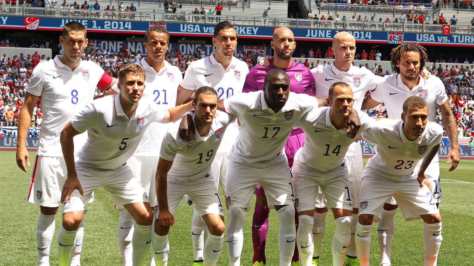 What was the final us mens soccer roster 2014 world cup? Find all the player names and their positions easily.