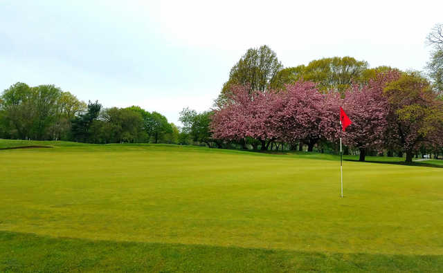 How to book clearview tee times? Follow these easy steps to get on the golf course.