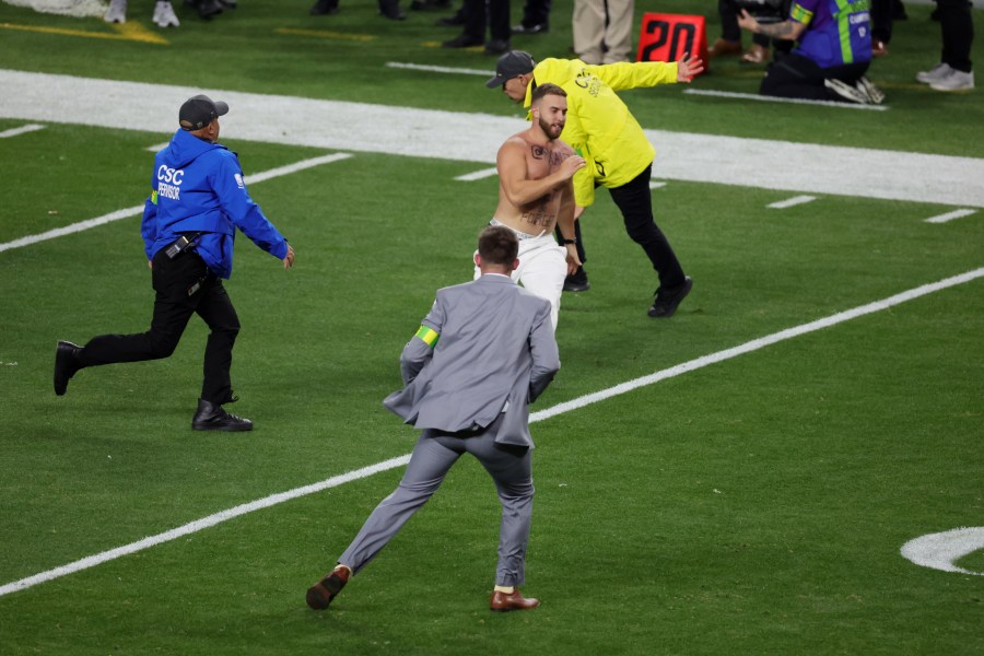 Super Bowl Streaker Disrupts Game: Who Was It?