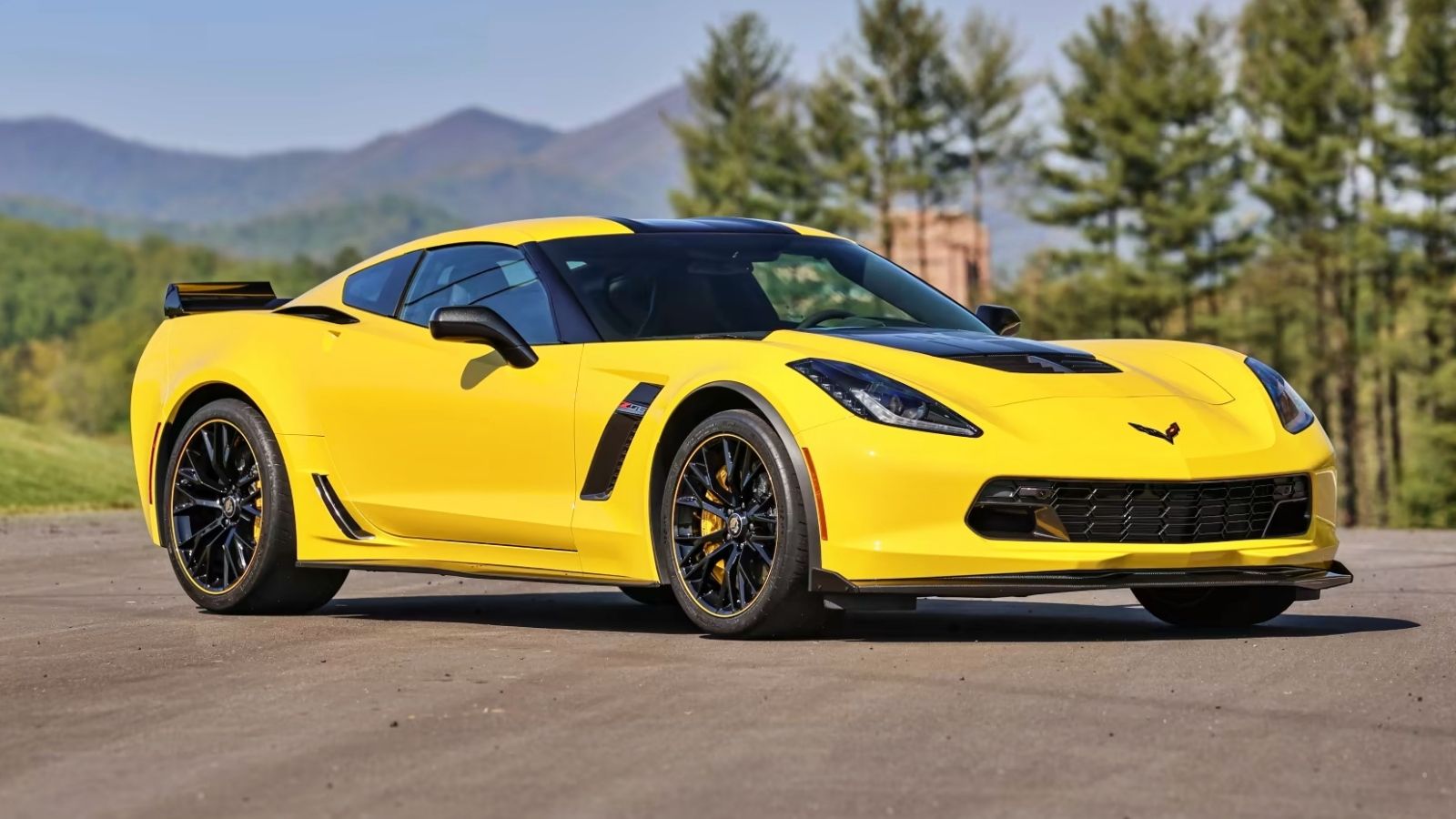 Everyone talks about the chevrolet corvette c7 r! Here is why this car is super popular now.