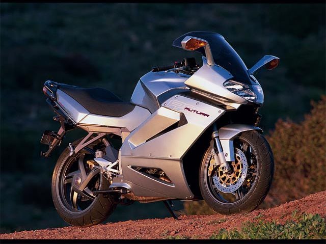 Why pick the Aprilia Futura over other bikes? Lets check out its special features and style.