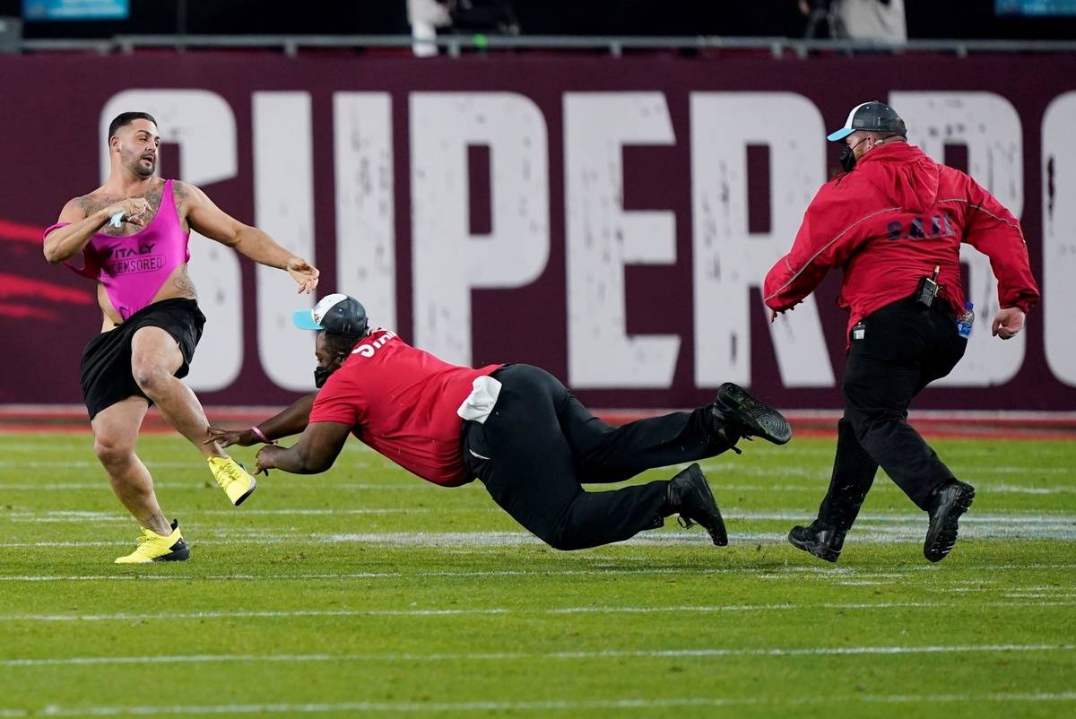 Super Bowl Streaker Disrupts Game: Who Was It?