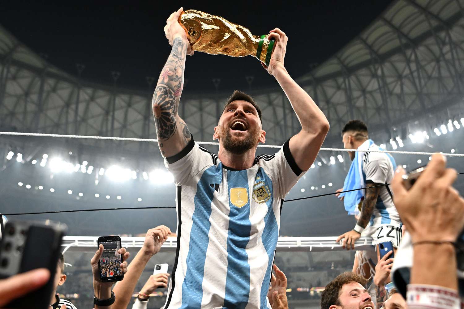 Where to see Lionel Messi holding the World Cup trophy? Find the iconic photo here!
