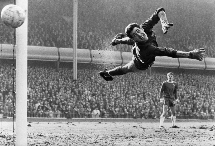 Peter Bonetti goalkeeper techniques? Learn his best saving skills here
