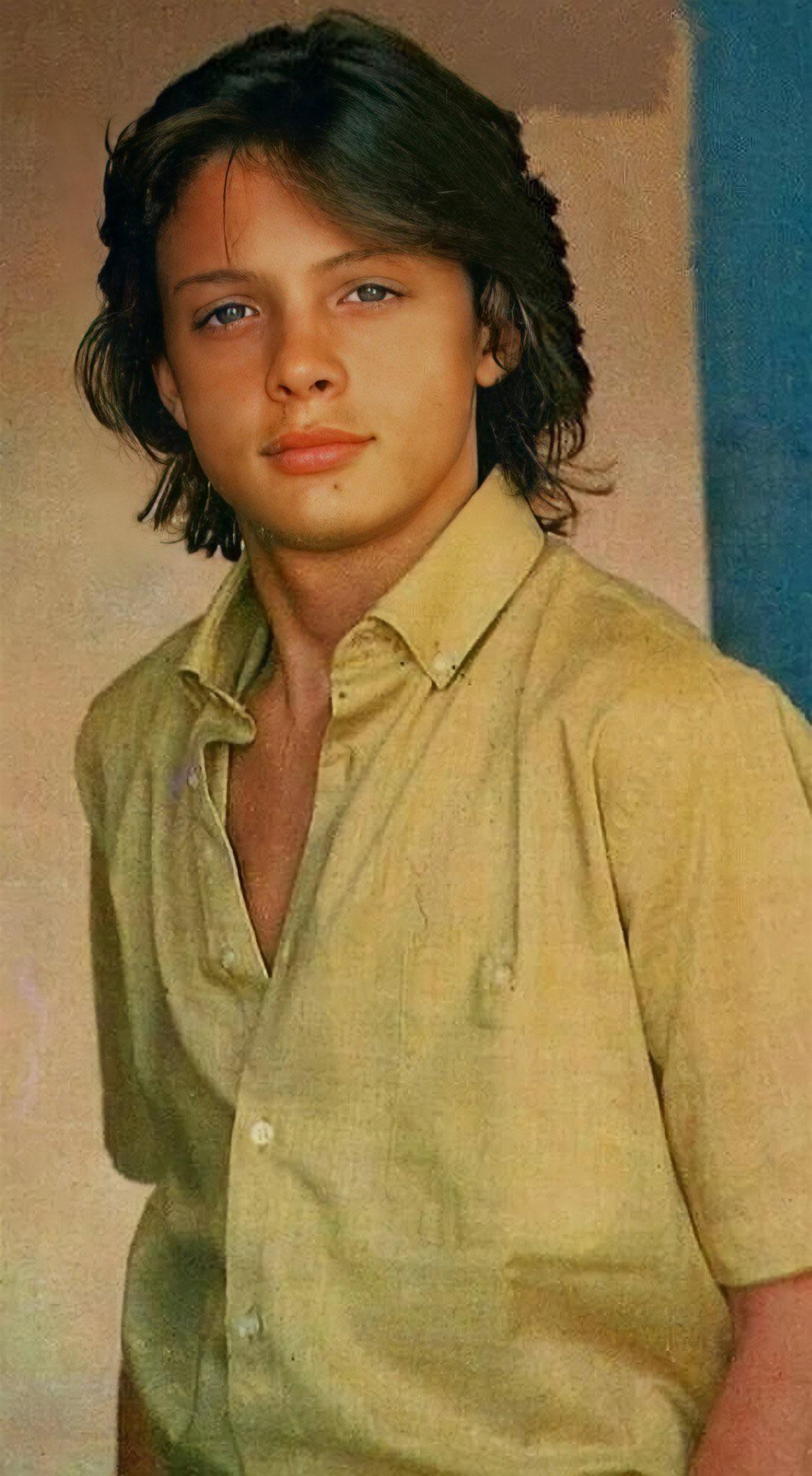 Luis Miguel Height Over Years: How Tall Was He When Young?