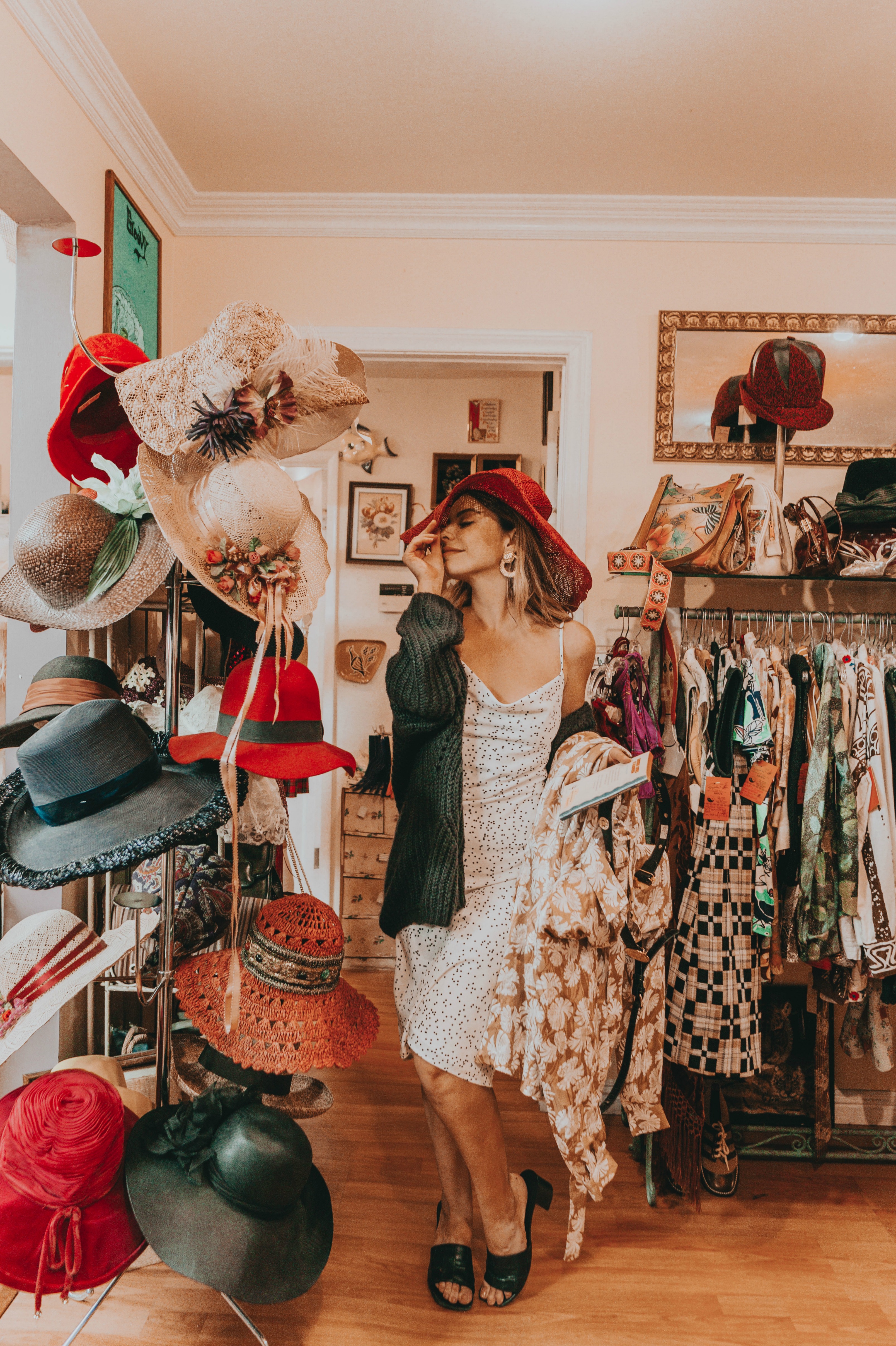 Where to shop for old fashioned dresses?7 great stores with classic looks!